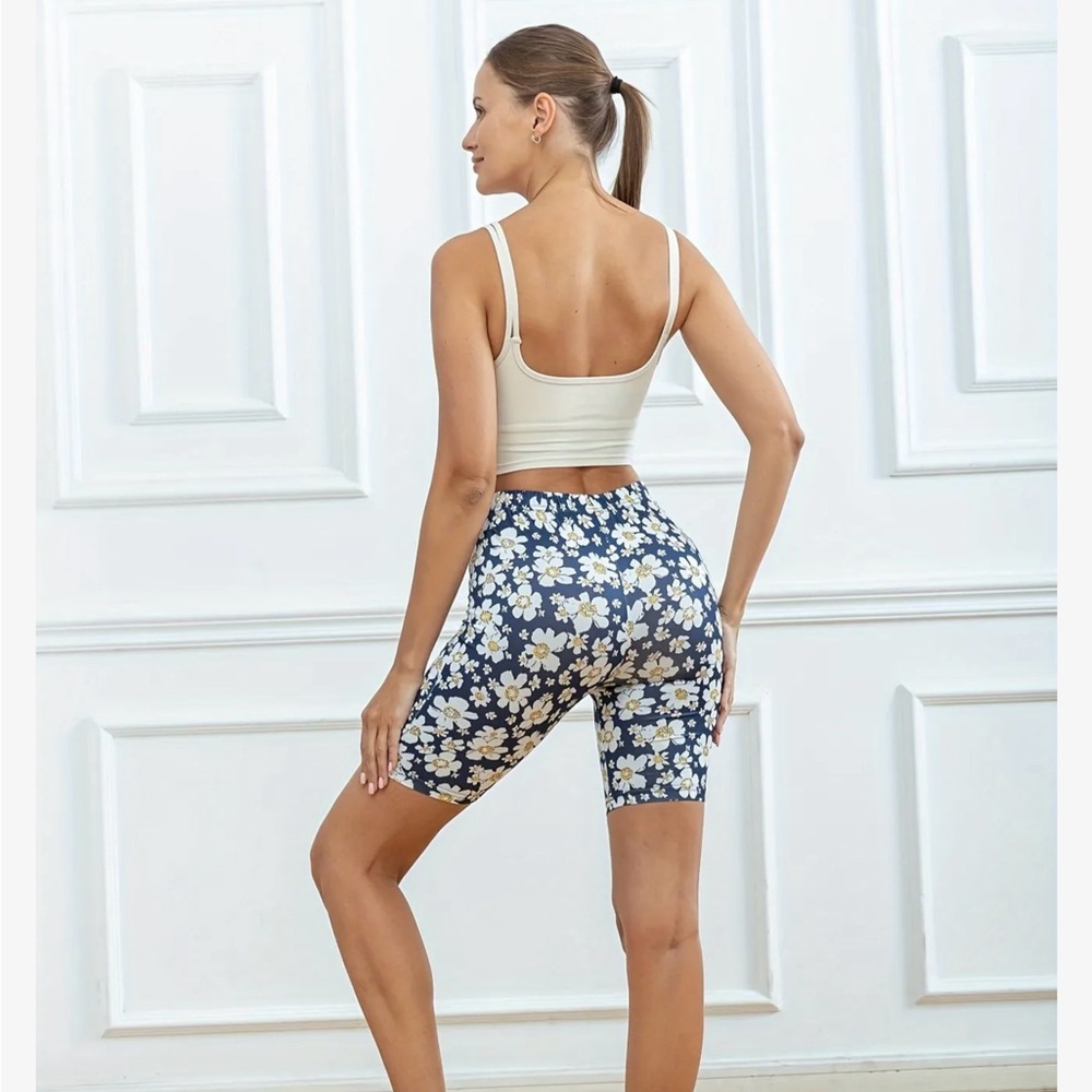Floral Print Women's Shorts - Picture 2 of 5